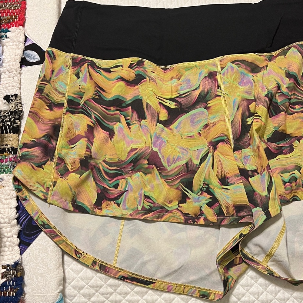 RARE lululemon patterned shorts! - Picture 6 of 10